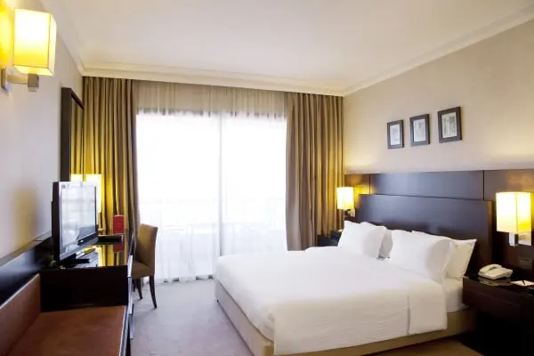 EXECUTIVE ROOM