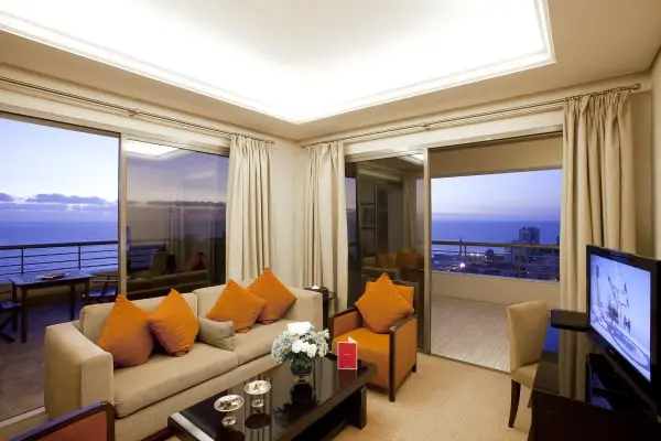EXECUTIVE ROOM